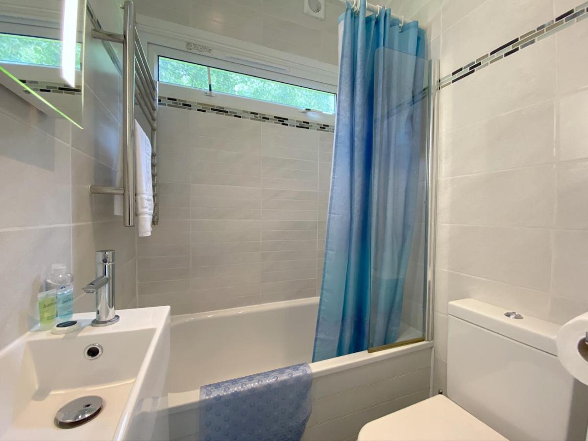 Pass The Keys Gower Beach Staycation Caswell Bay - Sleeps 4 스완지 외부 사진